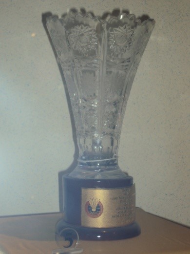 Pasu Kristal Hadiah Daripada Persatuan Badminton Malaysia