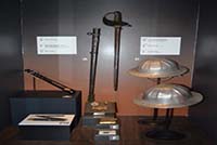 Topi, Cota dan Pedang Istiadat British