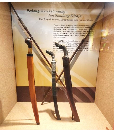 Pedang, Keris Panjang Dan Sundang Diraja